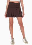 Falda corta con recogido en costado y boleros color café para mujer - Flashy