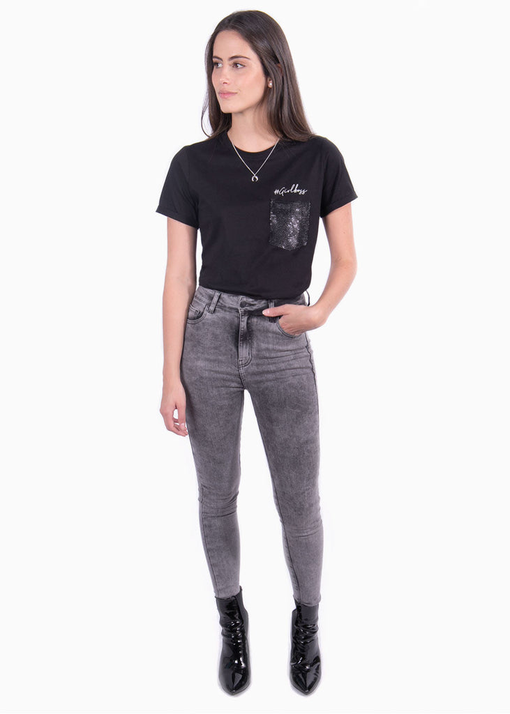 Camiseta con bolsillo de lentejuelas y bordado "#girlboss" para mujer - Flashy