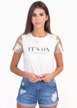 Camiseta estampada "It's on" para mujer - Flashy