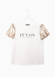 Camiseta estampada "It's on" para mujer - Flashy