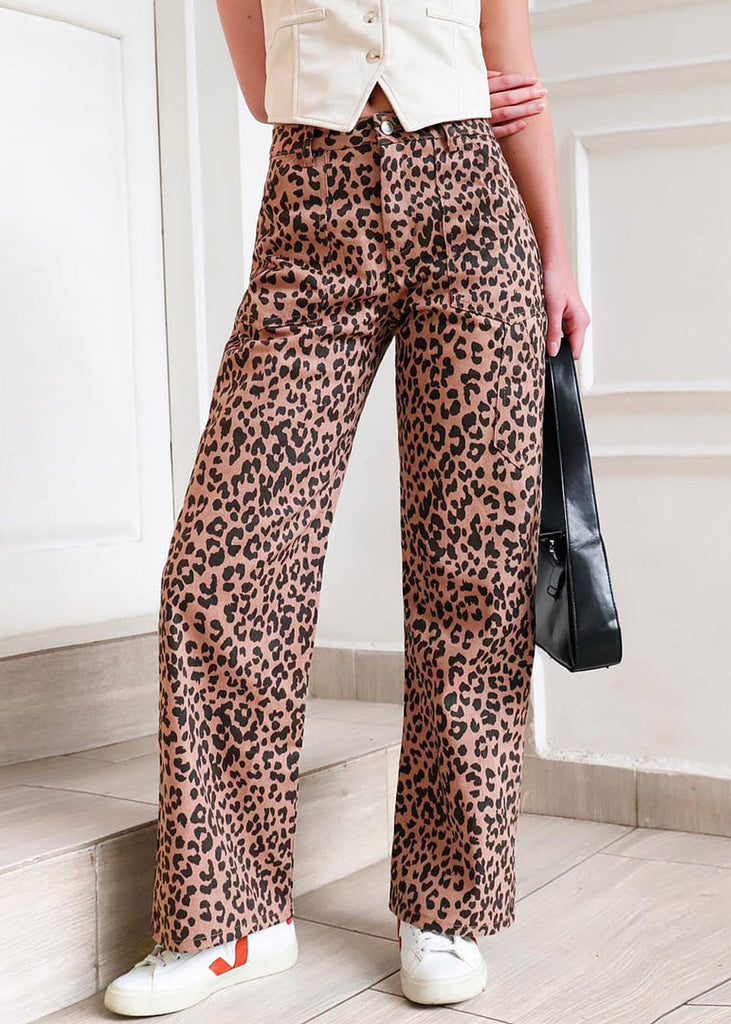 Jean recto tiro medio de animal print color café para mujer - Flashy