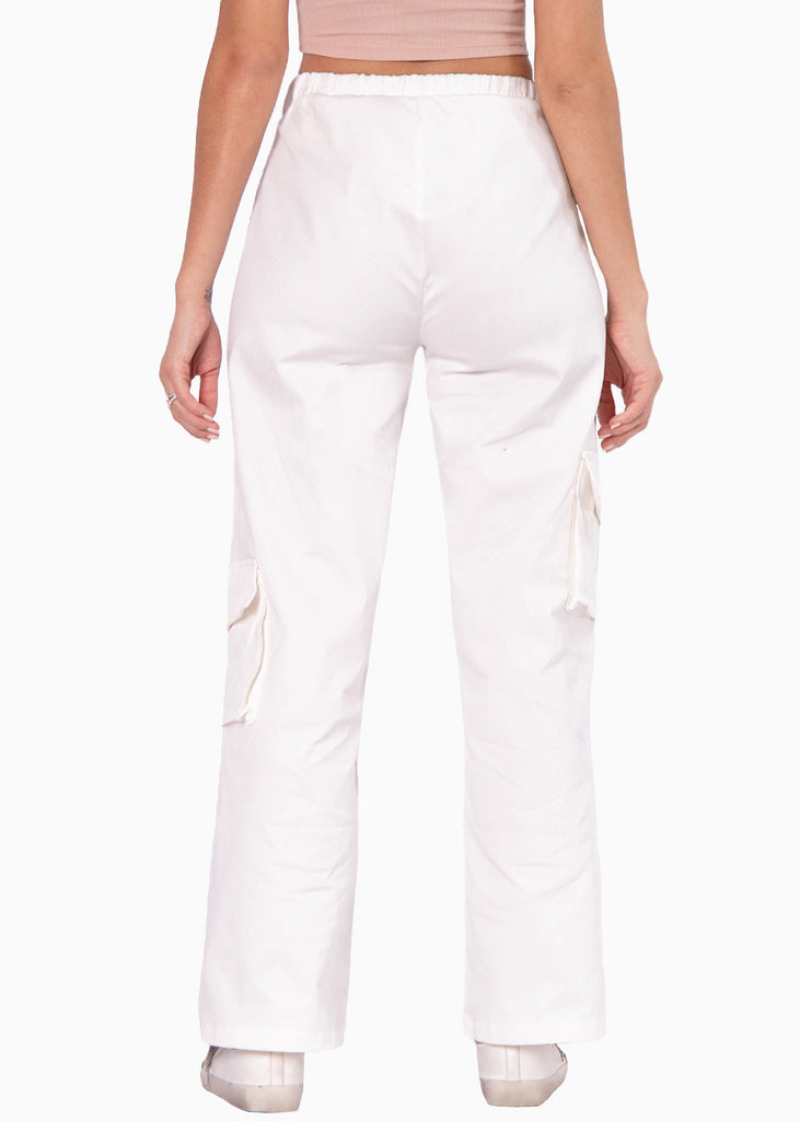 Pantalón tipo cargo con elástico y bolsillos laterales color marfil para mujer - Flashy
