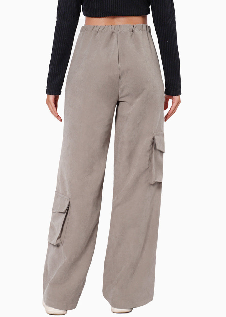 Pantalón tipo cargo con elástico y bolsillos laterales color gris para mujer - Flashy