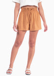 Short de tiro alto con elástico en cintura color camel, café para mujer - Flashy