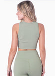 Top deportivo cuello alto sin mangas color verde para mujer - Flashy