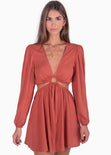 Vestido corto manga larga con aro en escote y aberturas color terracota para mujer - Flashy