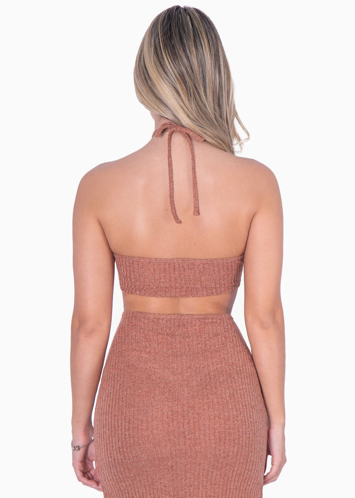Vestido largo con escote halter y aberturas en costados color café para mujer - Flashy